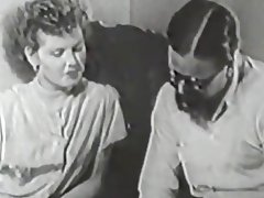 Nywele kijana hupenya rafiki yake mpya (1950 mavuno)