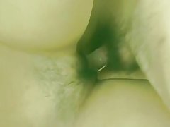 Sexy asia katika skirt anapata tight yake hairy pussy fingered na stud basi fucks