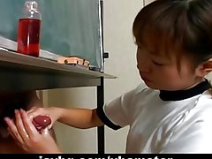 Kijapani cutie itsuki wakana wanks dick ngumu uncensored