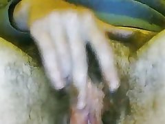 Hairy pussy mpenzi masturbating 2